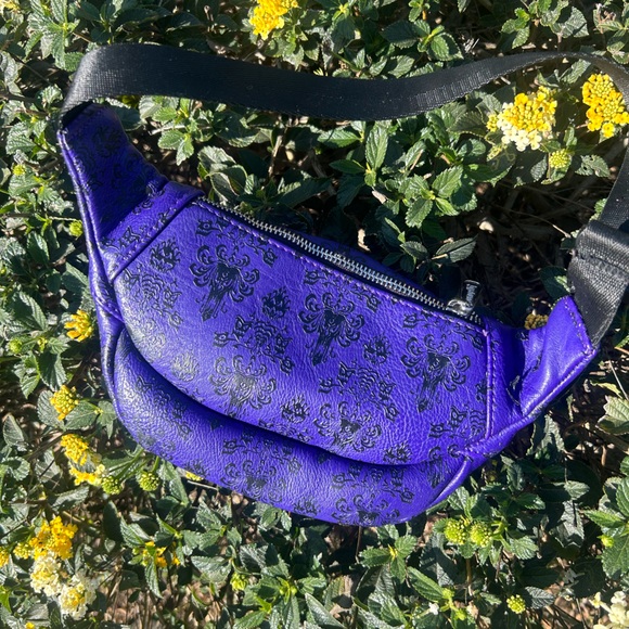 Loungefly Haunted Mansion Fannypack - Picture 4 of 4